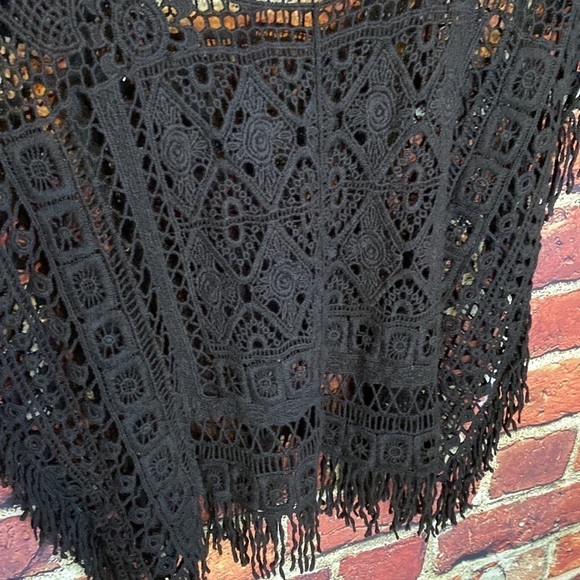 Black Crochet Fringe Square Top Size XL - Picture 2 of 9